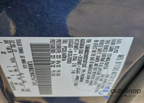 2002 Lincoln Town Car Signature z USA, uszkodzony, nr VIN 1LNHM82W82Y671262